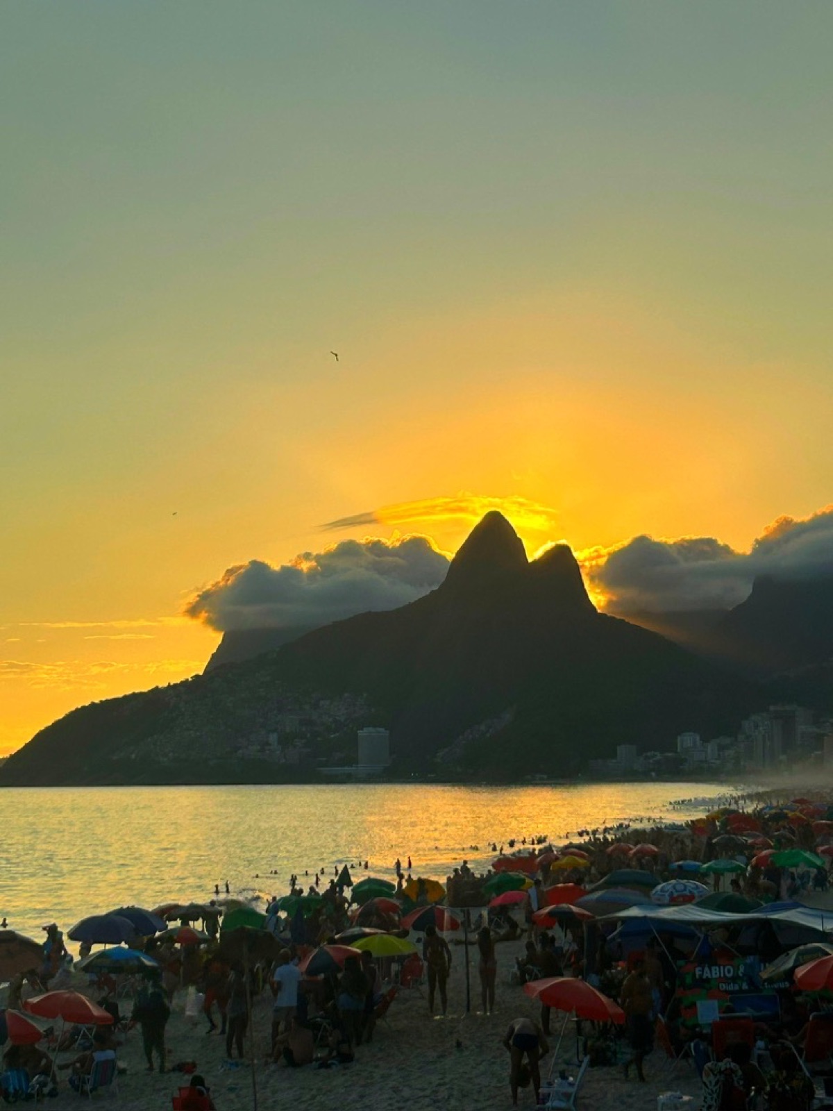 Atardecer sobre Dois Irmãos, Río de Janeiro · Brasil